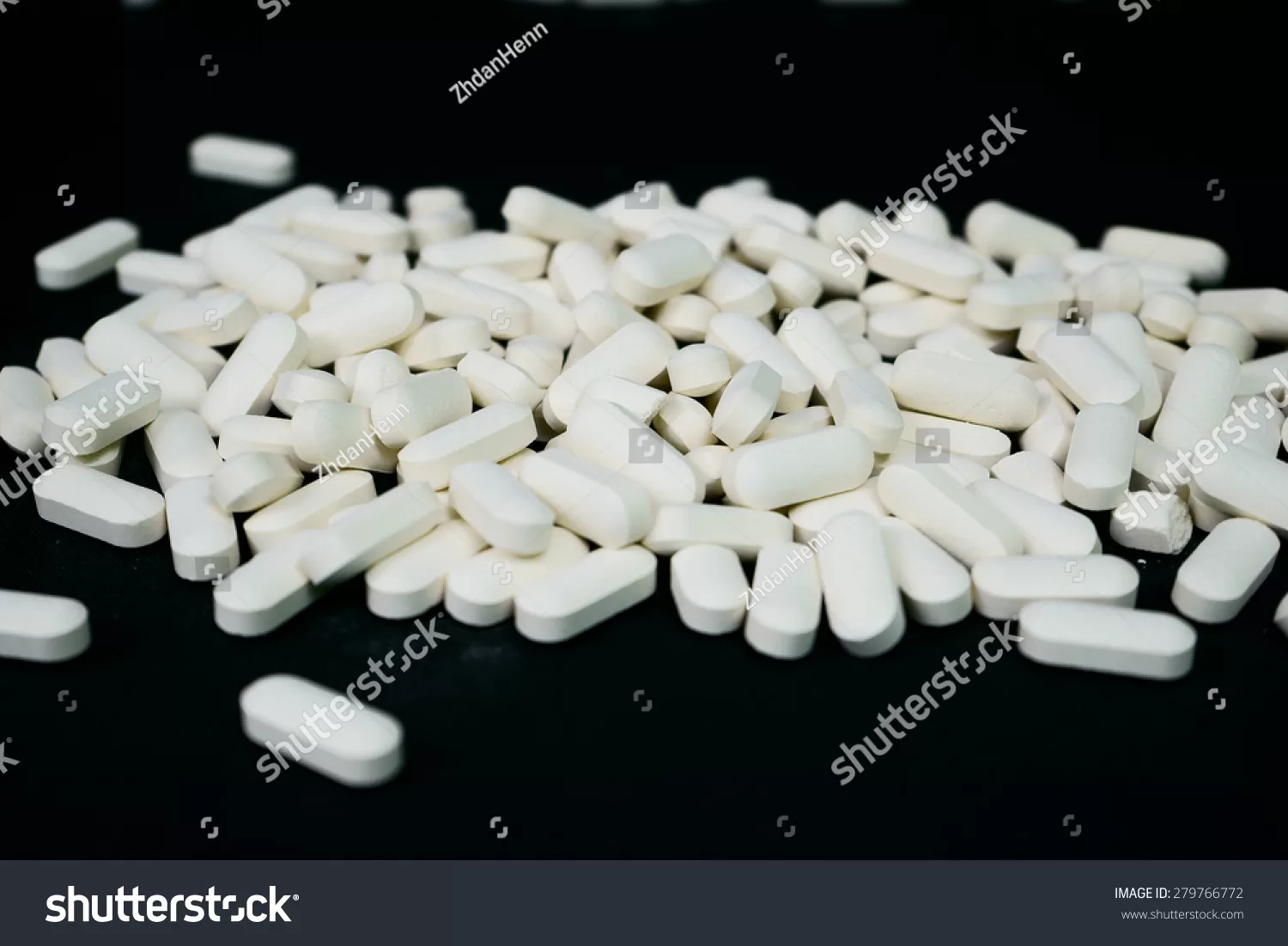 An image of amino acids pills